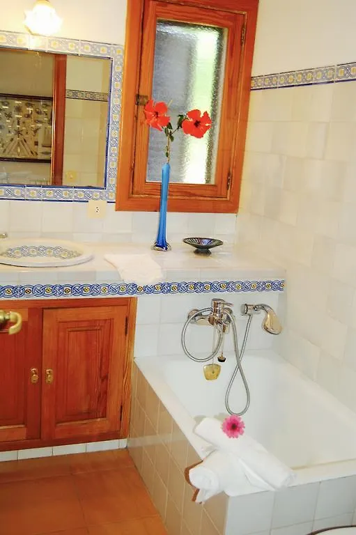 Mountain Beach Villas: Family-Friendly Retreat for Active Travelers Port de Pollenca Villa